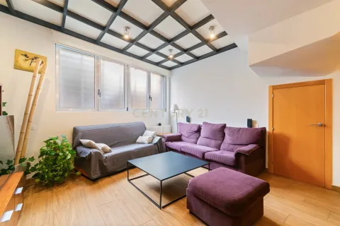 Apartamento de 4 dormitorios en venta en Santa Coloma de Gramenet, Barcelona, Cataluña, Spain № 6941 - foto 10