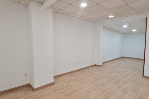 85 m² commercial property à louer à El Masnou, Barcelona, Catalonia, Spain № 5118 - photo 8