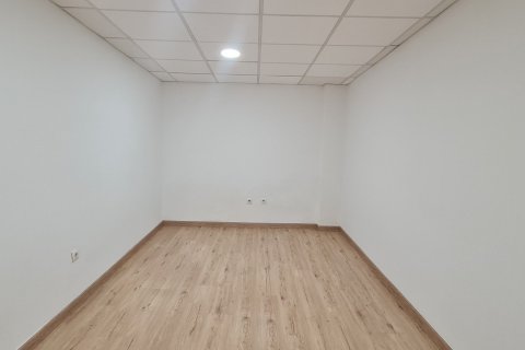 85 m² commercial property à louer à El Masnou, Barcelona, Catalonia, Spain № 5118 - photo 11