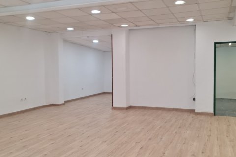 85 m² commercial property à louer à El Masnou, Barcelona, Catalonia, Spain № 5118 - photo 12