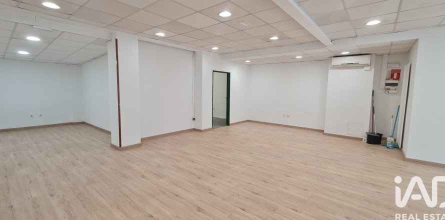 85 m² commercial property à louer à El Masnou, Barcelona, Catalonia, Spain № 5118