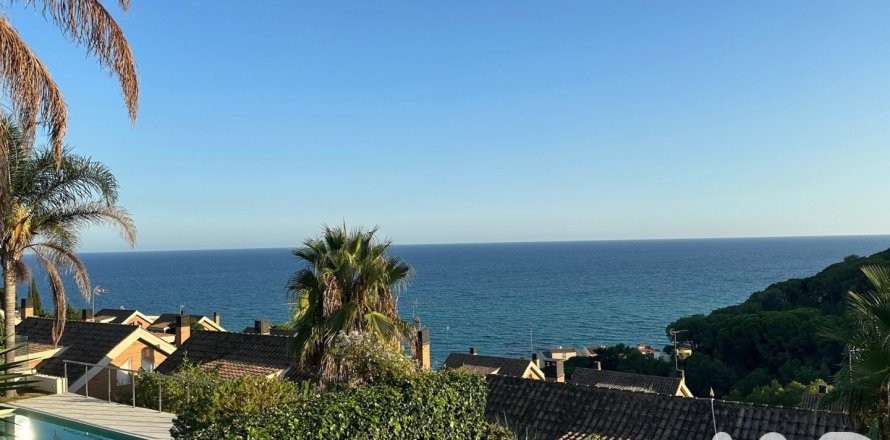 3 chambres house à louer à Arenys de Mar, Barcelona, Catalonia, Spain № 5117