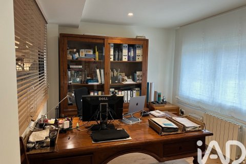 3 chambres house à louer à Arenys de Mar, Barcelona, Catalonia, Spain № 5117 - photo 13