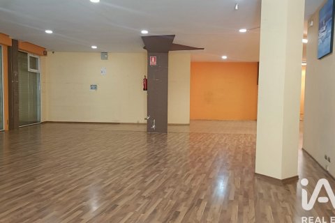 Propiedad comercial de 223 m² en alquiler en Manresa, Barcelona, Cataluña, Spain № 5115 - foto 6