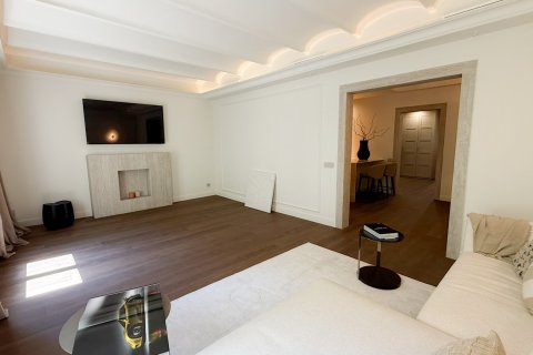 Apartamento de 3 dormitorios en venta en Barcelona, Cataluña, Spain № 1595 - foto 8