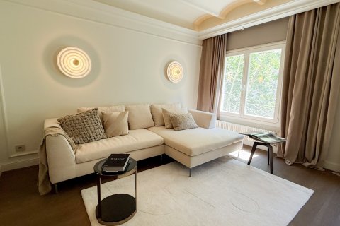 Apartamento de 3 dormitorios en venta en Barcelona, Cataluña, Spain № 1595 - foto 7