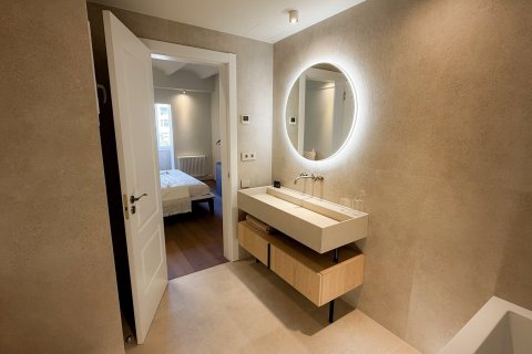 Apartamento de 3 dormitorios en venta en Barcelona, Cataluña, Spain № 1595 - foto 26