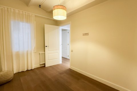 Apartamento de 3 dormitorios en venta en Barcelona, Cataluña, Spain № 1595 - foto 18