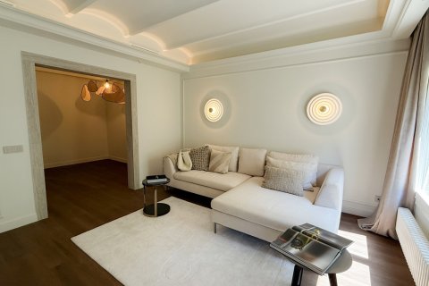 Apartamento de 3 dormitorios en venta en Barcelona, Cataluña, Spain № 1595 - foto 6