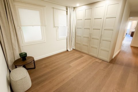 Apartamento de 3 dormitorios en venta en Barcelona, Cataluña, Spain № 1595 - foto 17