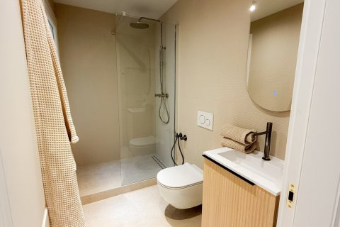 Apartamento de 3 dormitorios en venta en Barcelona, Cataluña, Spain № 1595 - foto 19