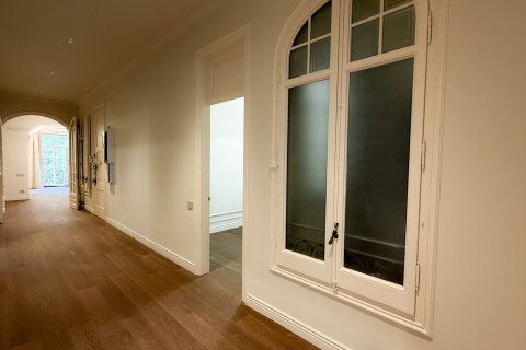 Купить квартиру в Барселона, Испания с 5 комнат, № 1594 - фото 23