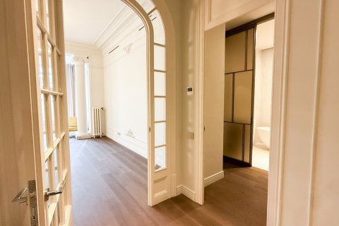 Купить квартиру в Барселона, Испания с 5 комнат, № 1594 - фото 7