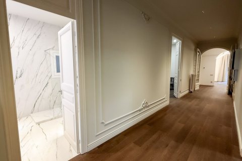 Купить квартиру в Барселона, Испания с 5 комнат, № 1594 - фото 22