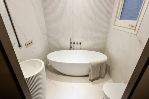 Купить квартиру в Барселона, Испания с 5 комнат, № 1594 - фото 10