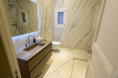 Купить квартиру в Барселона, Испания с 5 комнат, № 1594 - фото 24