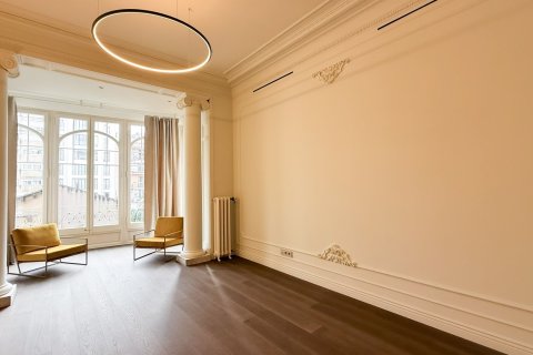 Купить квартиру в Барселона, Испания с 5 комнат, № 1594 - фото 4