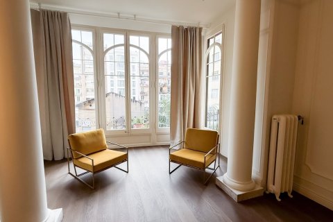 Купить квартиру в Барселона, Испания с 5 комнат, № 1594 - фото 3