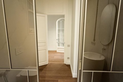 Купить квартиру в Барселона, Испания с 5 комнат, № 1594 - фото 19