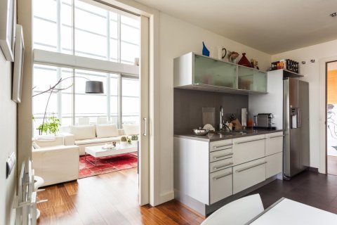 Apartamento de 3 dormitorios en venta en Barcelona, Cataluña, Spain № 1152 - foto 11