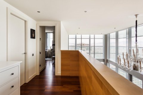 Apartamento de 3 dormitorios en venta en Barcelona, Cataluña, Spain № 1152 - foto 16