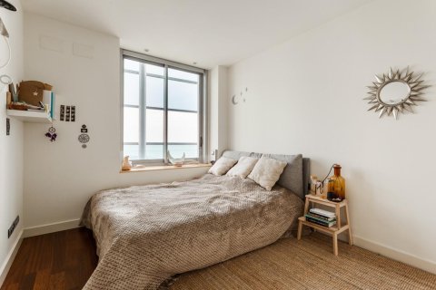 Apartamento de 3 dormitorios en venta en Barcelona, Cataluña, Spain № 1152 - foto 20