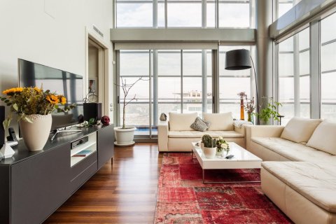 Apartamento de 3 dormitorios en venta en Barcelona, Cataluña, Spain № 1152 - foto 8