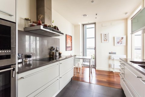 Apartamento de 3 dormitorios en venta en Barcelona, Cataluña, Spain № 1152 - foto 13