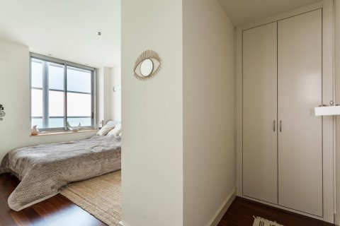 Apartamento de 3 dormitorios en venta en Barcelona, Cataluña, Spain № 1152 - foto 23