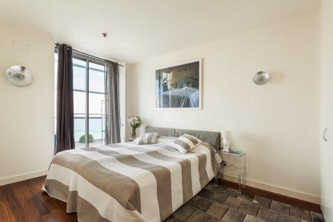 Apartamento de 3 dormitorios en venta en Barcelona, Cataluña, Spain № 1152 - foto 18