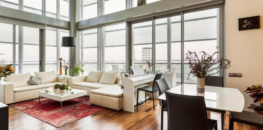 Apartamento de 3 dormitorios en venta en Barcelona, Cataluña, Spain № 1152