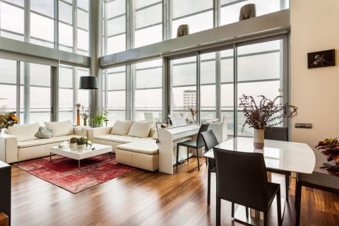 Apartamento de 3 dormitorios en venta en Barcelona, Cataluña, Spain № 1152 - foto 2