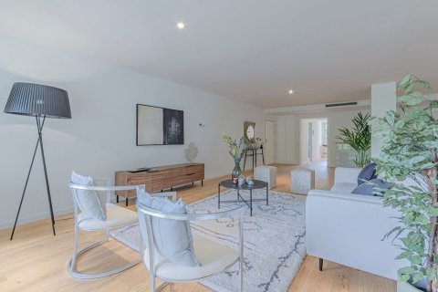 Apartamento de 5 dormitorios en venta en Barcelona, Cataluña, Spain № 1153 - foto 7