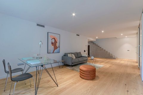 Apartamento de 5 dormitorios en venta en Barcelona, Cataluña, Spain № 1153 - foto 27