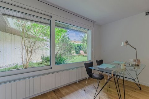 Apartamento de 5 dormitorios en venta en Barcelona, Cataluña, Spain № 1153 - foto 21