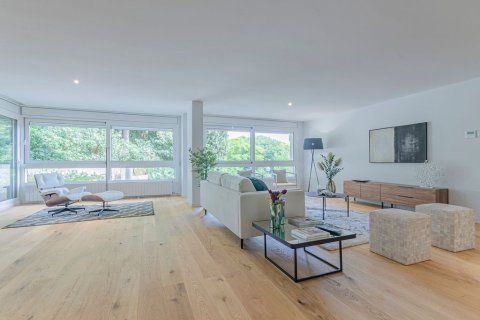 Apartamento de 5 dormitorios en venta en Barcelona, Cataluña, Spain № 1153 - foto 5