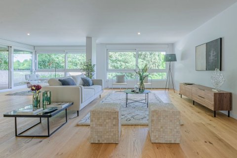 Apartamento de 5 dormitorios en venta en Barcelona, Cataluña, Spain № 1153 - foto 2