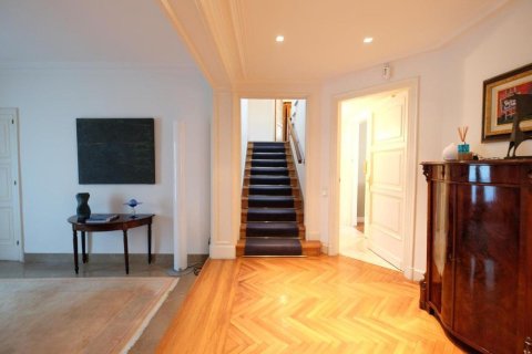 Купить виллу в Барселона, Испания с 8 спален, 520м², № 1154 - фото 8