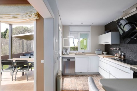 Villa de 3 dormitorios en venta en Sant Pol de Mar, Barcelona, Cataluña, Spain № 6829 - foto 19