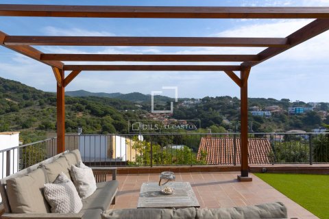 Villa de 3 dormitorios en venta en Sant Pol de Mar, Barcelona, Cataluña, Spain № 6829 - foto 9