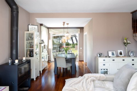Villa de 3 dormitorios en venta en Sant Pol de Mar, Barcelona, Cataluña, Spain № 6829 - foto 11
