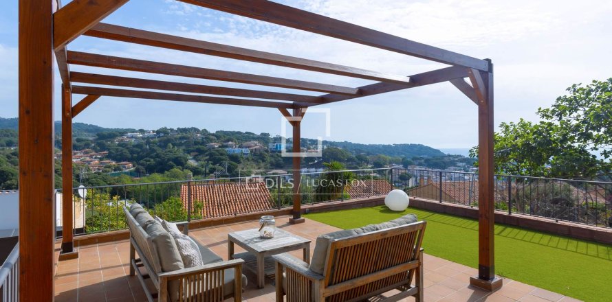 Villa de 3 dormitorios en venta en Sant Pol de Mar, Barcelona, Cataluña, Spain № 6829