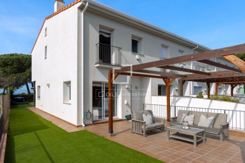 Villa de 3 dormitorios en venta en Sant Pol de Mar, Barcelona, Cataluña, Spain № 6829 - foto 30