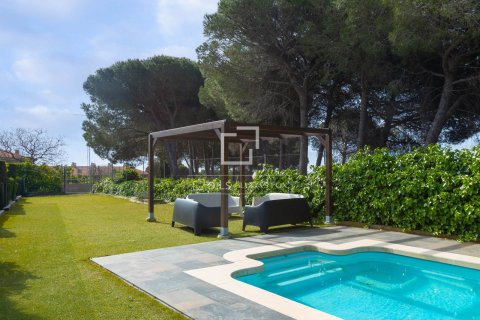 Villa de 3 dormitorios en venta en Sant Pol de Mar, Barcelona, Cataluña, Spain № 6829 - foto 2