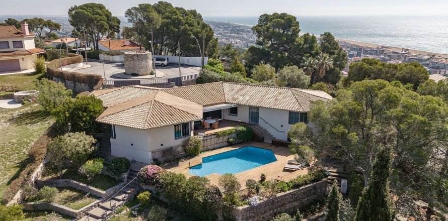 Сasa de 4 dormitorios en venta en Castelldefels, Barcelona, Cataluña, Spain № 7035
