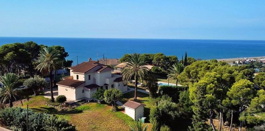 3 bedrooms house for sale in Castelldefels, Barcelona, Catalonia, Spain № 7036