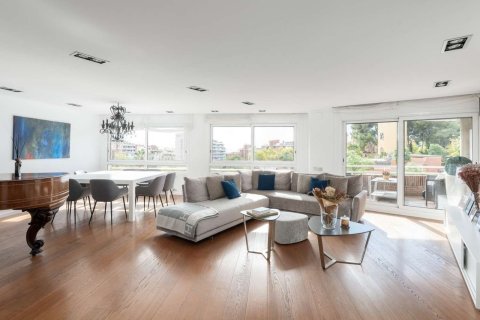 5 bedrooms apartment for sale in Barcelona, Catalonia, Spain № 4611 - photo 2