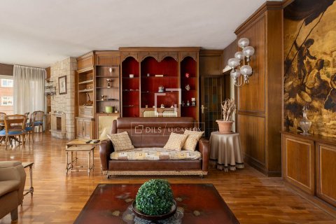 5 chambres apartment à vendre à Barcelona, Catalonia, Spain № 4070 - photo 11