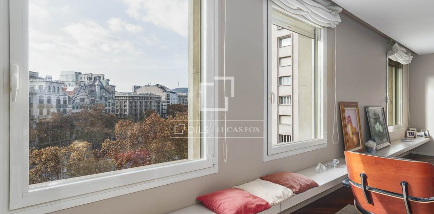 Apartamento de 3 dormitorios en venta en Barcelona, Cataluña, Spain № 4068