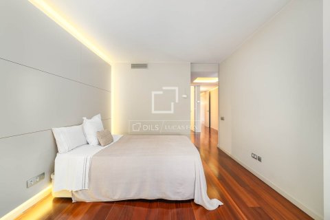 Apartamento de 3 dormitorios en venta en Barcelona, Cataluña, Spain № 4068 - foto 26